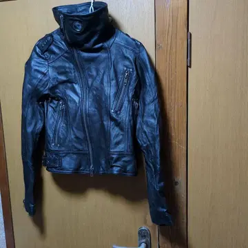 긴팔 가죽 점퍼 검은색