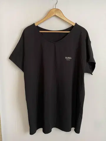 SUNG 1975 블랙 컬러 티셔츠 사이즈 XL