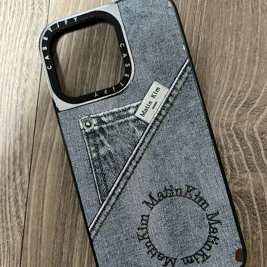 CASETiFY Matin Kim スマホケース iPhone13 Pro 韓国発の人気ブランド「Matin Kim（マーティンキム）」の