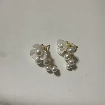 꽃과 펄 귀걸이