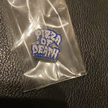 PIZZA OF DEATH 핀 배지
