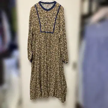 사만사 모스모스 파이핑 꽃무늬 원피스 베이지