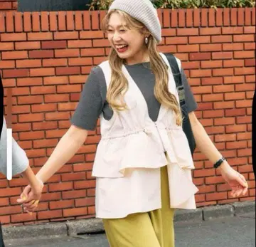 유키하 씨 콜라보 프릴 베스트
