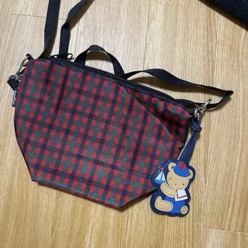 빨간색 계열 패밀리어 체크 보트형 숄더