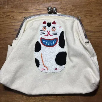 [ 개운 ] 고양이 자수의 크림색 가마구치 백 파우치 마네키네코