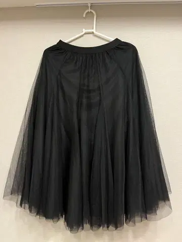 블랙 튤 플레어 스커트