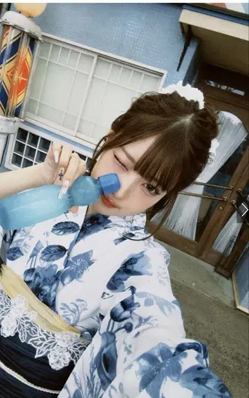 파란 꽃무늬 유카타 네이비 컬러 오비 커다란 리본