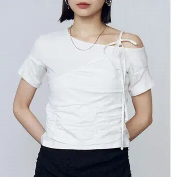 EMODA 비대칭 개더 레이어 탑