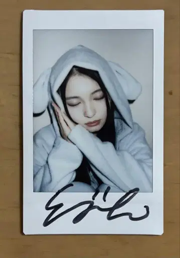 키리하라 미즈키 친필 사인 폴라로이드 파자마 의상