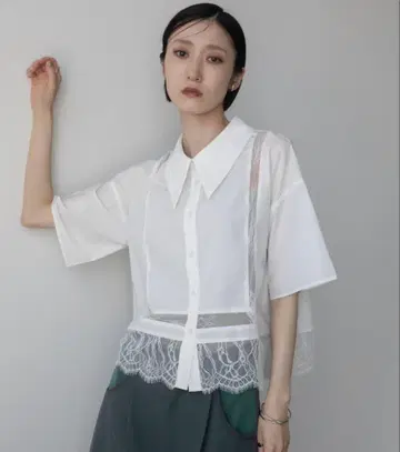 vacancy 레이스 절개 숏 셔츠