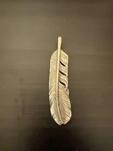 페더 목걸이 탑