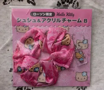 로손 한정판 Hello Kitty 스크런치 & 아크릴 참 B