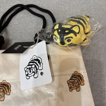 새상품! 토라야 우이로 x ear 콜라보 페이퍼 토트백