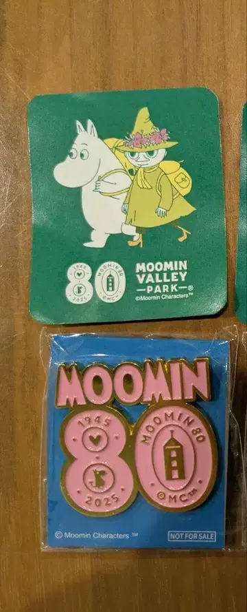 무민 80주년 핀 배지 1개