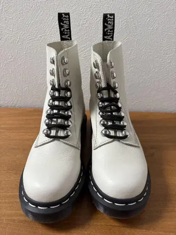 미사용품 Dr. Martens 닥터마틴 화이트 부츠 22cm