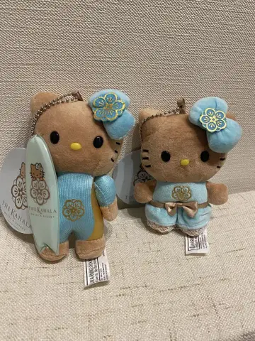 헬로키티 하와이 한정 카할라 호텔 블루 드레스 서핑보드 키링
