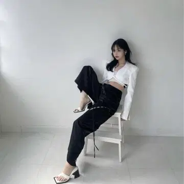 melt the lady 그리핑 크롭 트위드 자켓