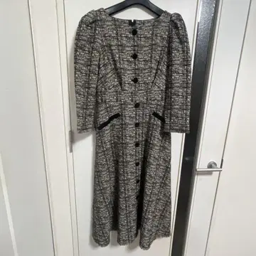 새상품급 Herlipto classic tweed midi dress