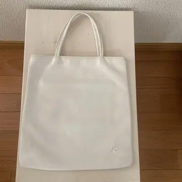 Kitamura 키타무라 화이트 가죽 토트백 K 자수