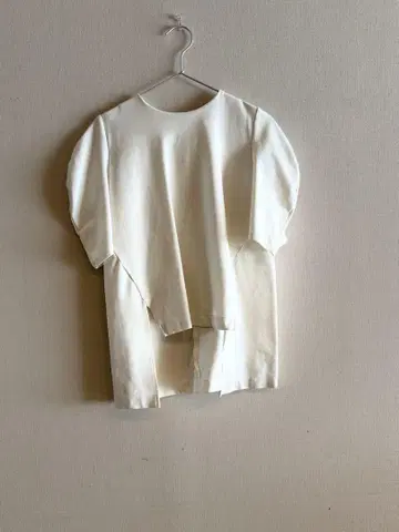 HeRIN.CYE 화이트 상의