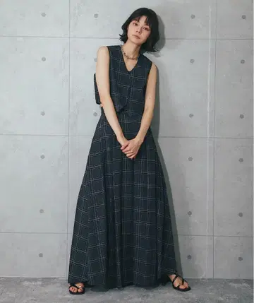 체크 무늬 슬리브리스 스커트 셋업 S