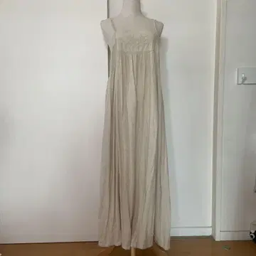 새상품급 ZARA 자수 린넨 블렌드 미디 원피스