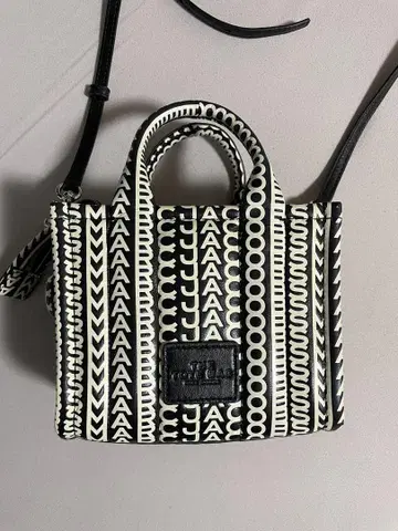Marc Jacobs 모노그램 토트백