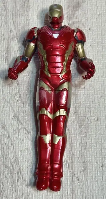 아이언맨 피규어와 키링 세트