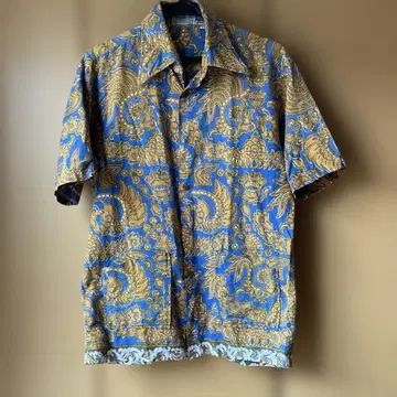 알로하 셔츠 구제 의류입니다. 50년 정도 된 것입니다.