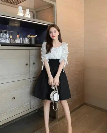 9월 이후 판매 예정, 프릴 장식 화이트 블랙 드레스
