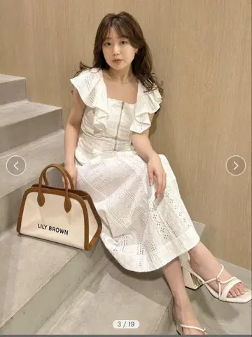 볼륨 프릴 전개 원피스