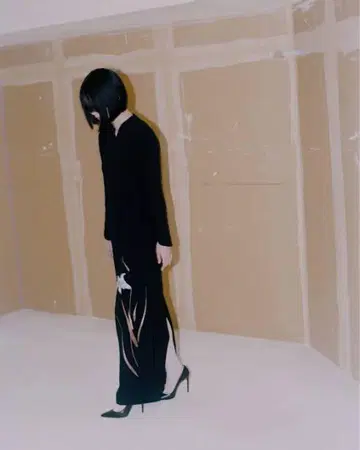 마메쿠로구치 백합 자수 원피스
