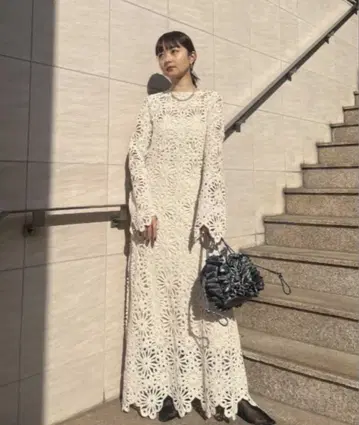 MEDI FLOWER SAINT LACE DRESS M 아이보리