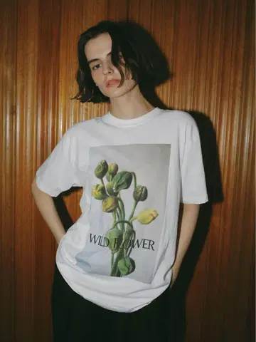 Ours flower x HER. T셔츠 화이트