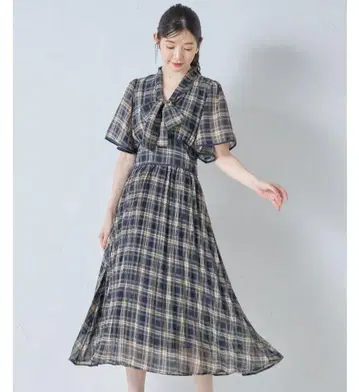 보타이 리본 플레어 슬리브 체크 원피스 네이비