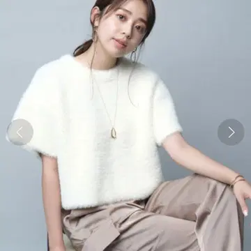 새상품 저스길리티 샤기 크롭 니트