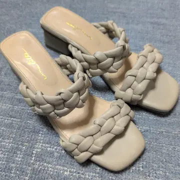 그레이 뜨개질 디자인 샌들