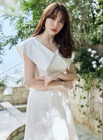 Herlipto Como Back Lace-Up Dress