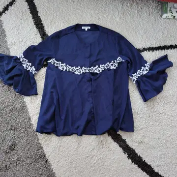 나라 까미체 네이비 프릴 소매 튜닉