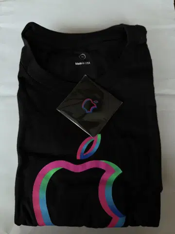 Apple 시부야점 오픈 기념 티셔츠 & 핀배지
