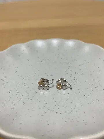 네잎 클로버 귀걸이