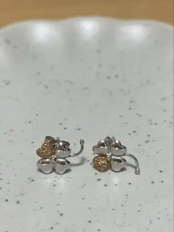 네잎 클로버 귀걸이