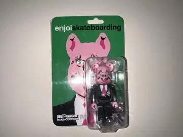 베어브릭 enjoi skateboarding 로드니 뮬렌 콜라보