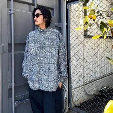 TECH BUTTON DOWN L/S SHIRT PAISLEY