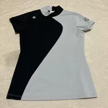 데상트 골프 여성용 탑