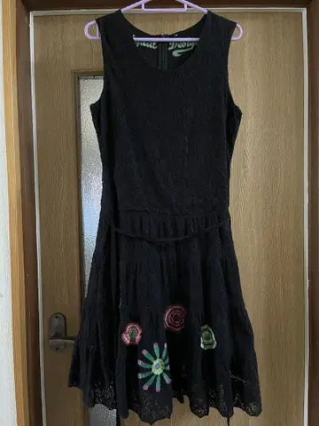 desigual 블랙 레이스 슬리브리스 원피스