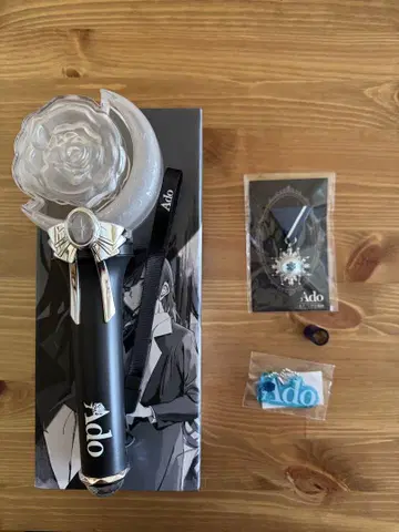 Ado 모나리자의 옆모습 응원봉 및 기타 세트