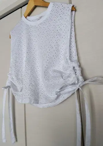 ZARA 레이스 슬리브리스 상의