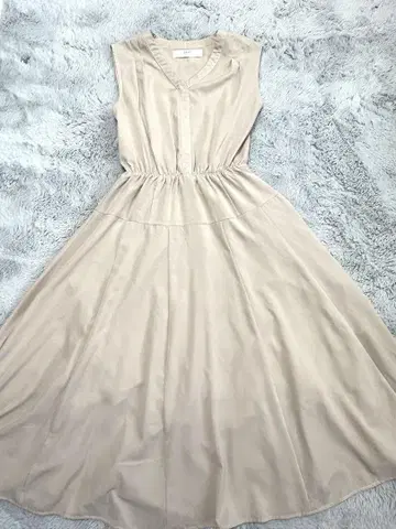 tocco closet luxe 슬리브리스 원피스 베이지
