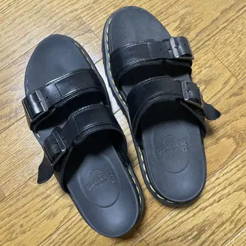 Dr Martens 통굽 샌들